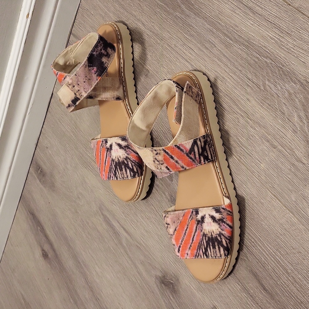 Call it spring l Size 7 l sandals l velcro l strappy platform l summer